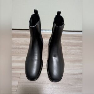 The Row Black Grunge Leather Chelsea Boot Size 39